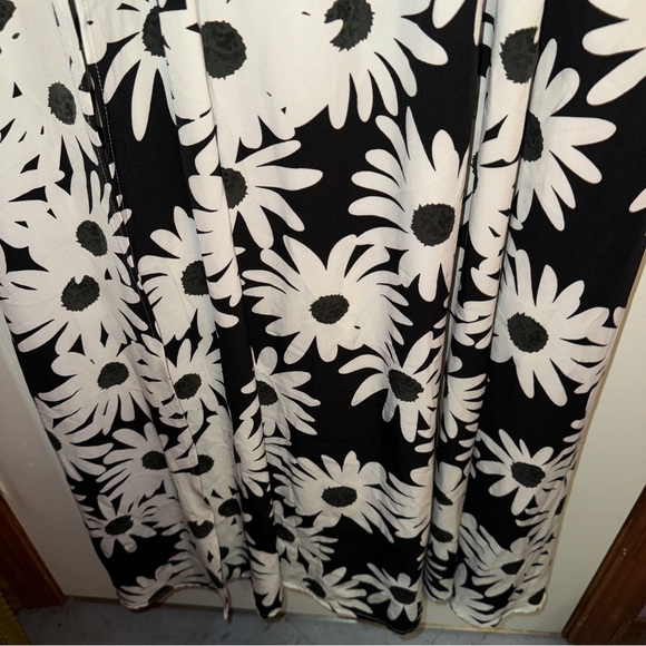 SHEIN Floral Plunging Neck Maxi Dress - Picture 4 of 9